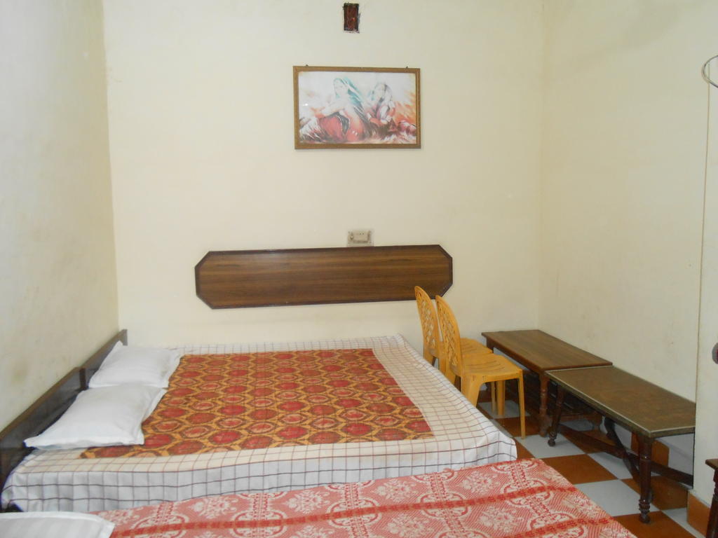Gaurav Guest House Матхура Экстерьер фото