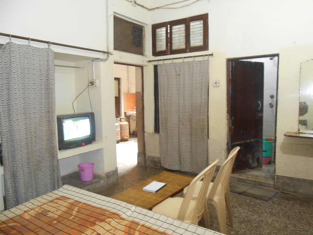 Gaurav Guest House Матхура Номер фото