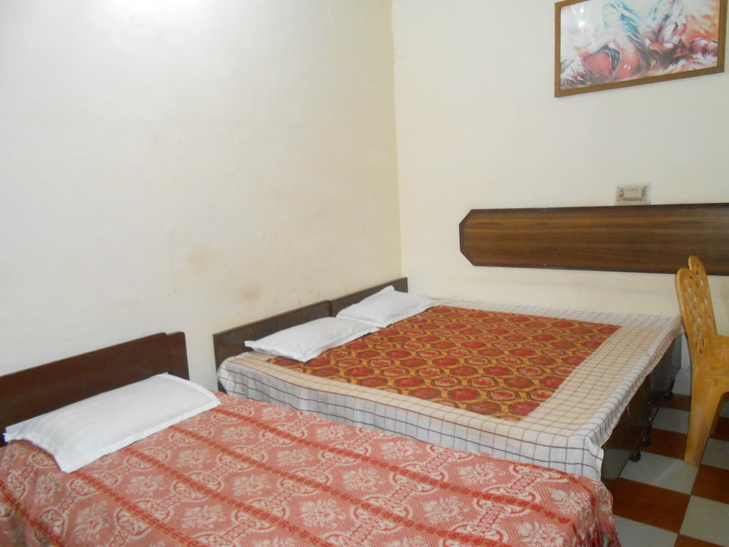 Gaurav Guest House Матхура Экстерьер фото