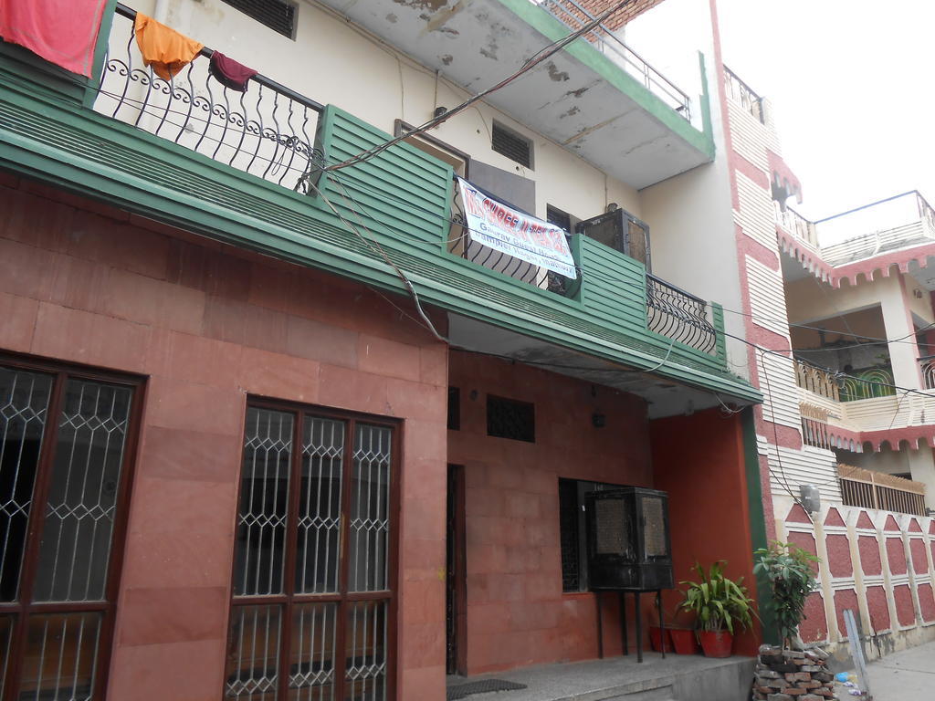 Gaurav Guest House Матхура Экстерьер фото